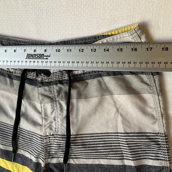 Ezekiel Men Swimming Trunks 32 Gray Striped Bermuda Board Shorts Logo 8" Inseam - Picture 3 of 9